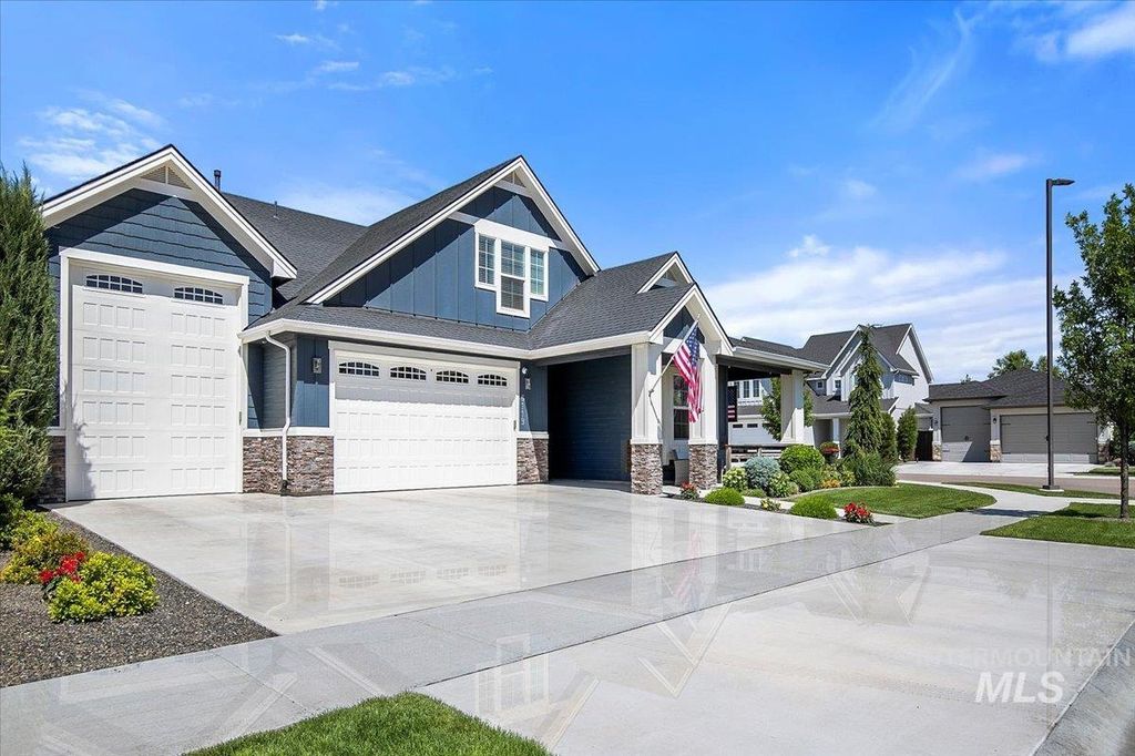 Photo of 6119 N Farleigh Ave, Meridian, ID 83646 (MLS # 98964675)