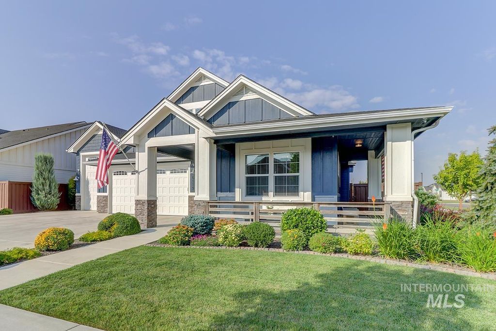 Photo of 6119 N Farleigh Ave, Meridian, ID 83646 (MLS # 98964675)
