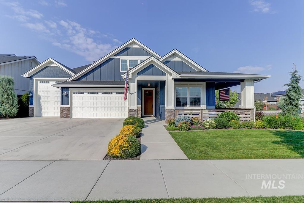 Photo of 6119 N Farleigh Ave, Meridian, ID 83646 (MLS # 98964675)