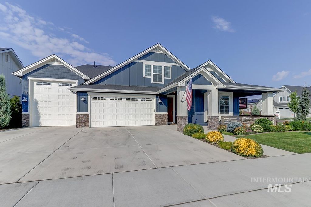 Photo of 6119 N Farleigh Ave, Meridian, ID 83646 (MLS # 98964675)