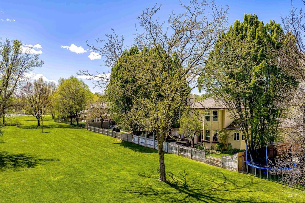 Photo of 5534 N Citadel Way, Boise, ID 83703 (MLS # 98984316)