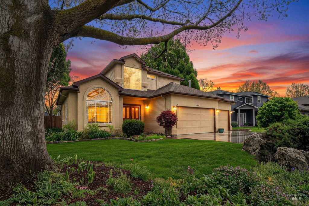 Photo of 5534 N Citadel Way, Boise, ID 83703 (MLS # 98984316)
