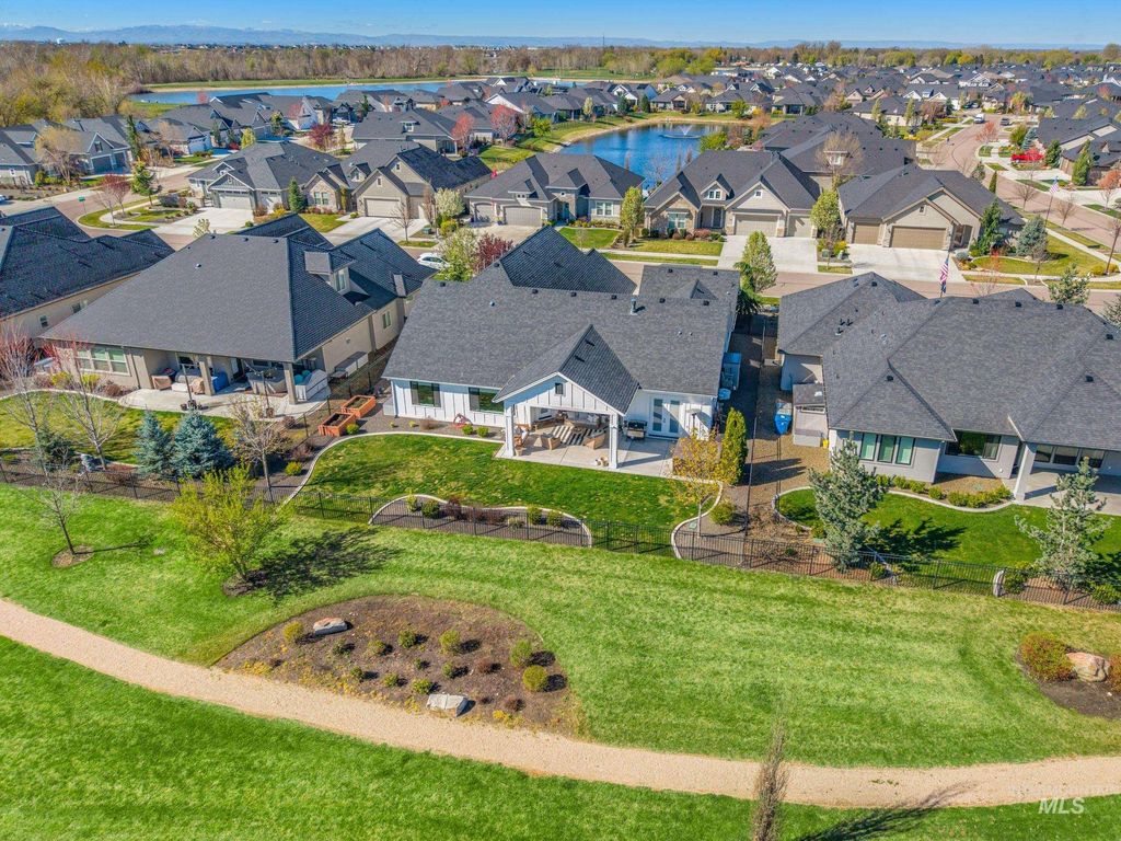 Photo of 550 S Devon Ave, Star, ID 83669 (MLS # 98981168)