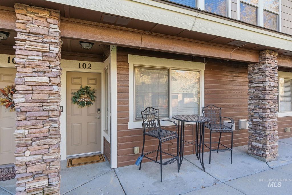 Photo of 9993 W Rosecroft Dr #102 Ct, Boise, ID 83704 (MLS # 98968618)