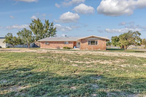 Photo of 394 Chester Road, Ontario, OR 97914 (MLS # 98962548)