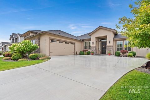 Photo of 4945 N Bolsena Ave, Meridian, ID 83646 (MLS # 98961840)