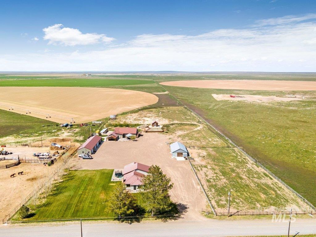 Photo of 2040 E 2200 N, Twin Falls, ID 83301 (MLS # 98951137)