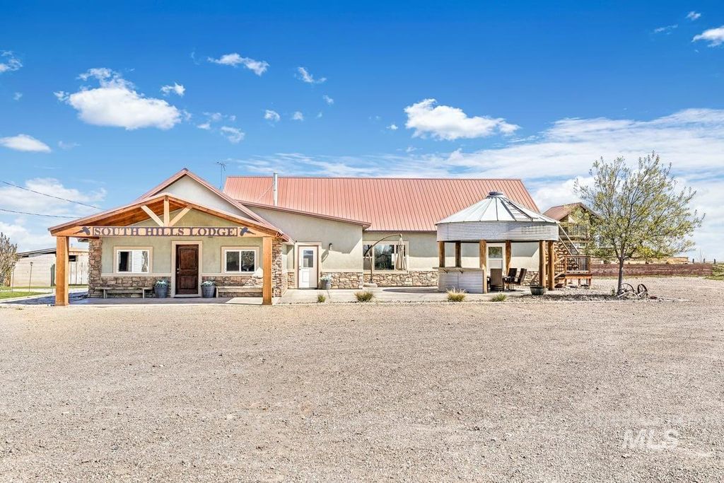 Photo of 2040 E 2200 N, Twin Falls, ID 83301 (MLS # 98951137)