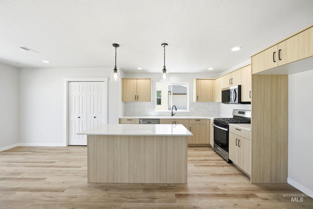 Photo of 588 N Palaestra Ave, Eagle, ID 83616 (MLS # 99001340)