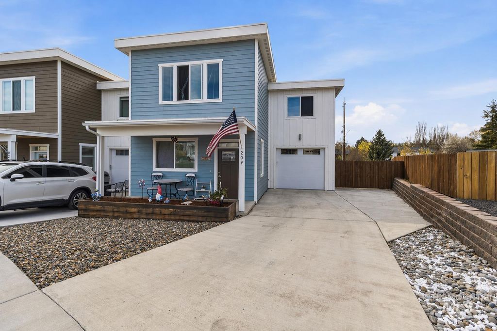 Photo of 209 Wheatland Court, Moscow, ID 83843 (MLS # 98983255)