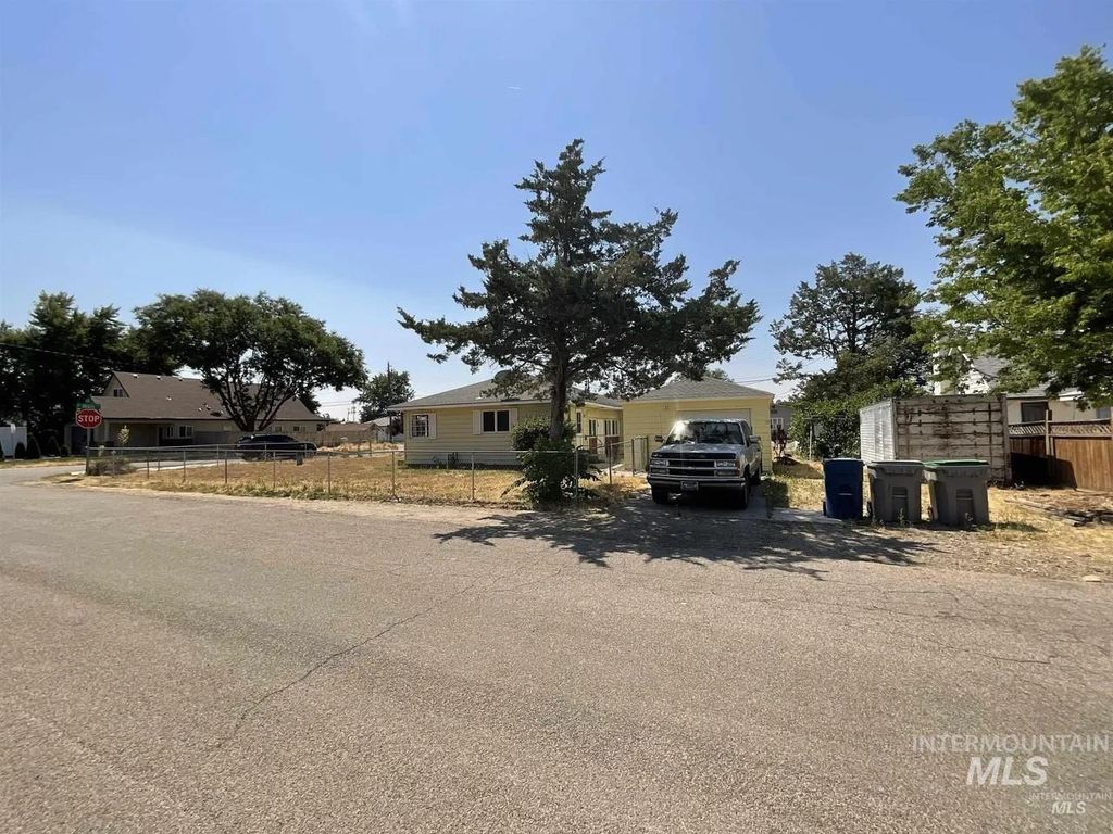 Photo of 1717 N Regal Dr, Boise, ID 83704 (MLS # 98963539)