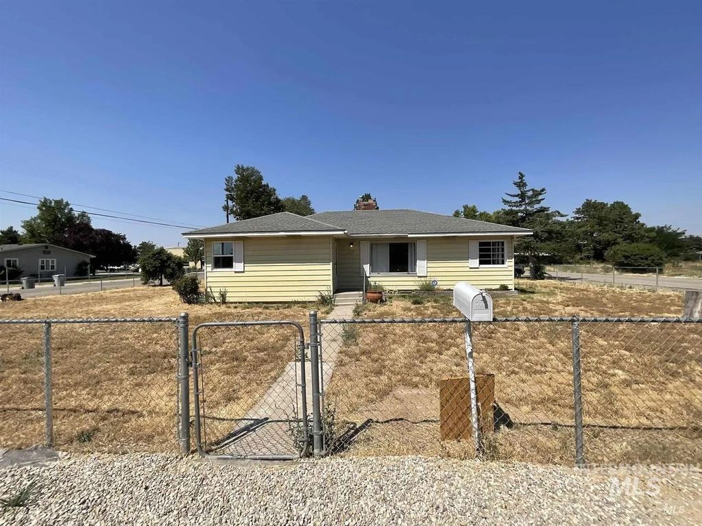 Photo of 1717 N Regal Dr, Boise, ID 83704 (MLS # 98963539)