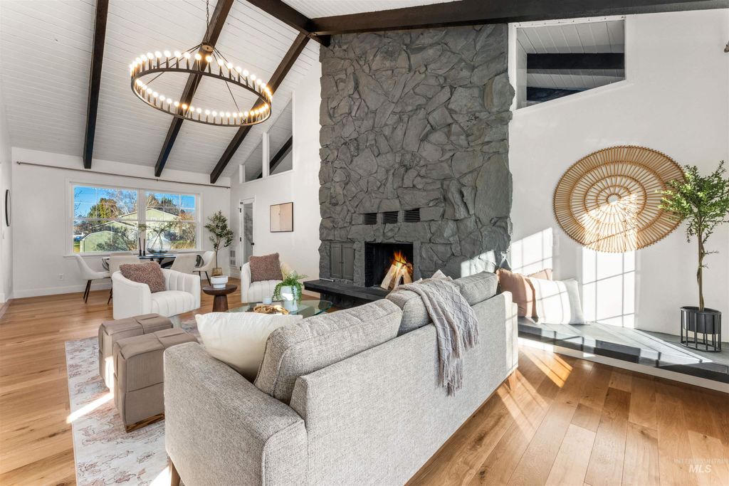 Photo of 433 N Rene Pl, Eagle, ID 83616 (MLS # 98970326)