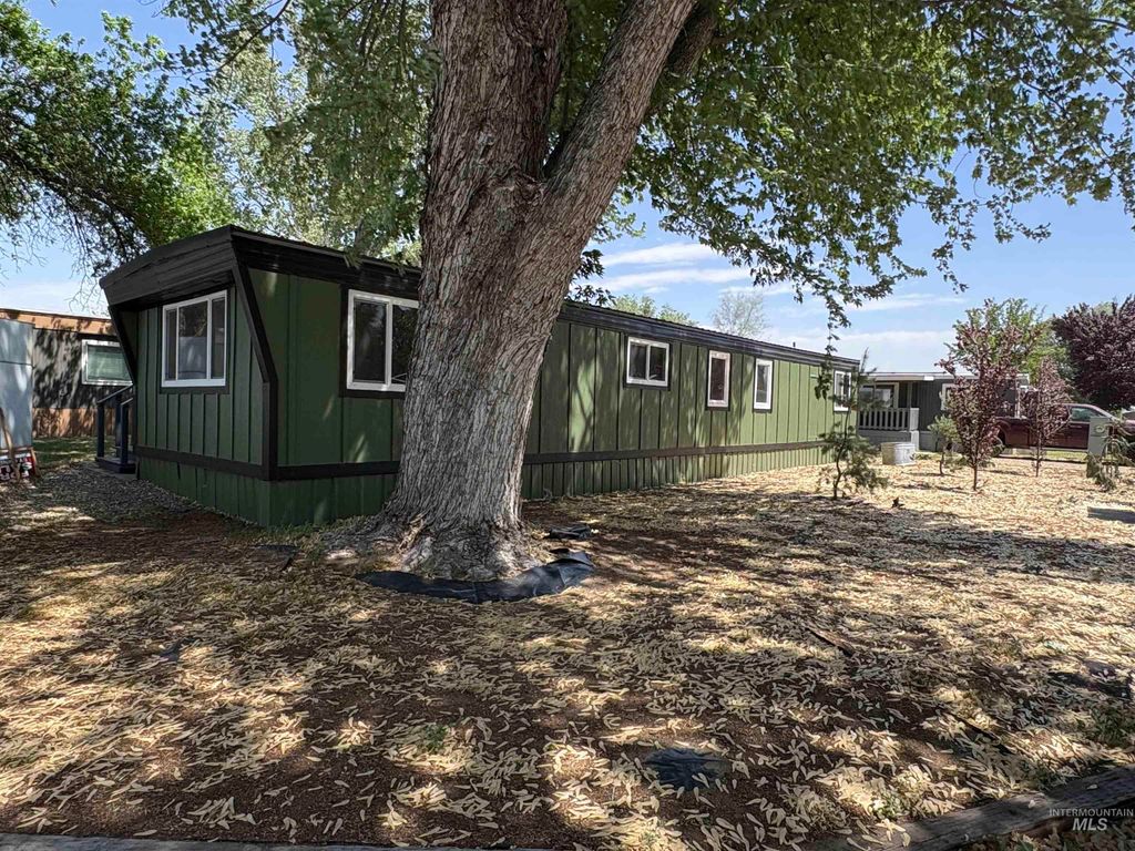 Photo of 401 Main St #38 ST, Homedale, ID 83628 (MLS # 98986432)