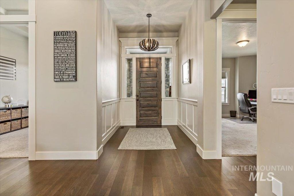 Photo of 3071 S Fox Troop Pl, Eagle, ID 83616 (MLS # 98976345)