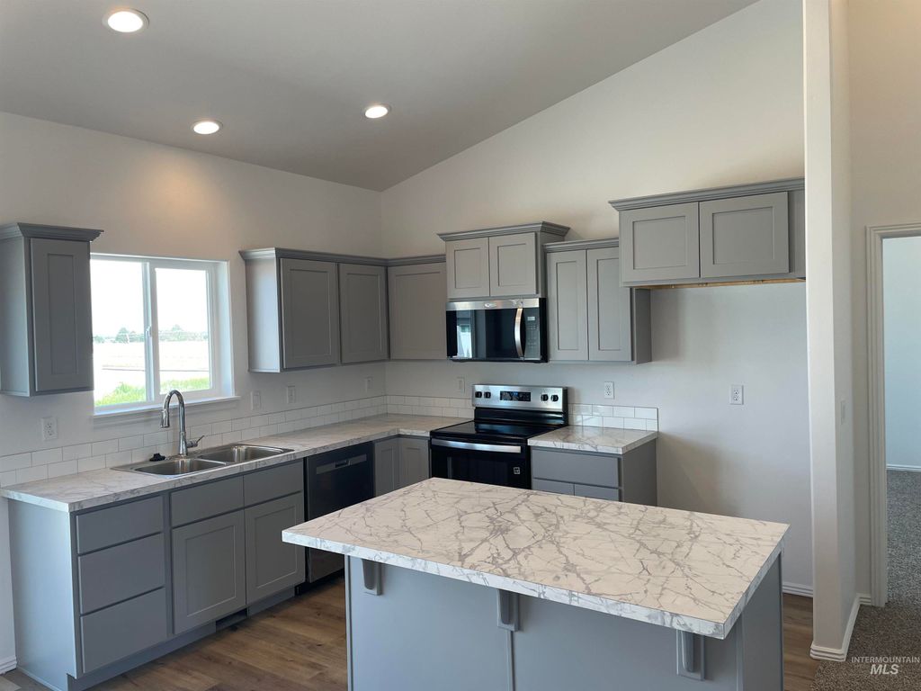 Photo of 503 Carson Dr, Twin Falls, ID 83301 (MLS # 98984776)