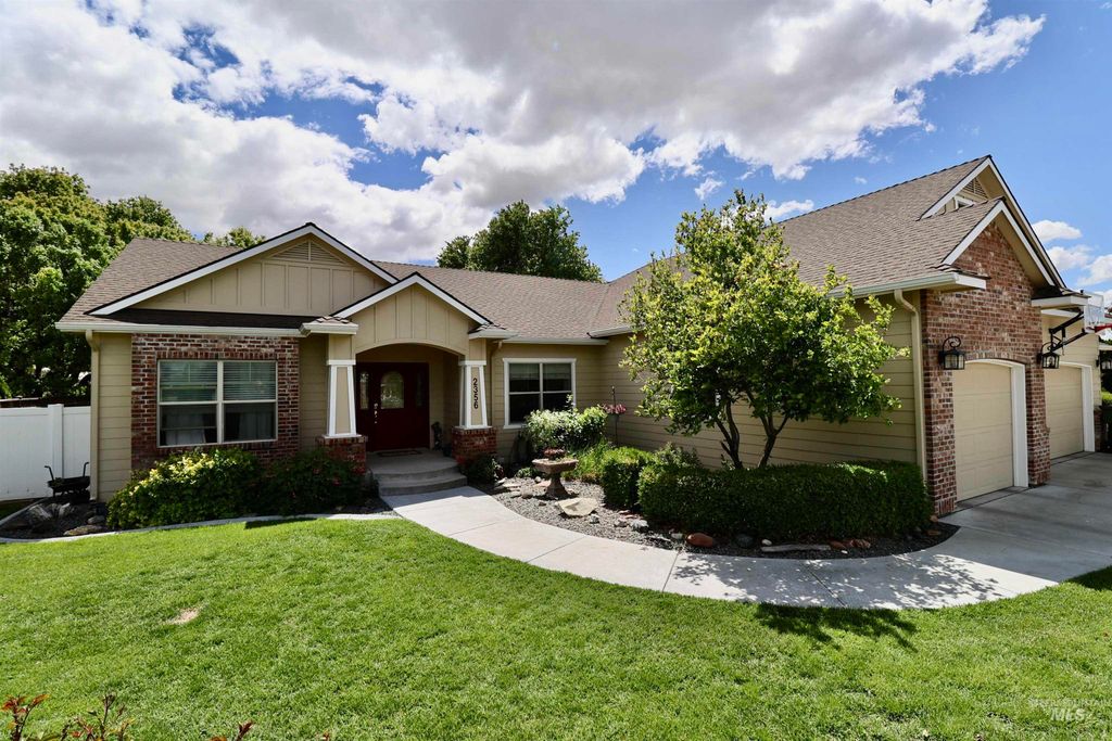 Photo of 2356 Andrew Ave, Ontario, OR 97914 (MLS # 98986707)