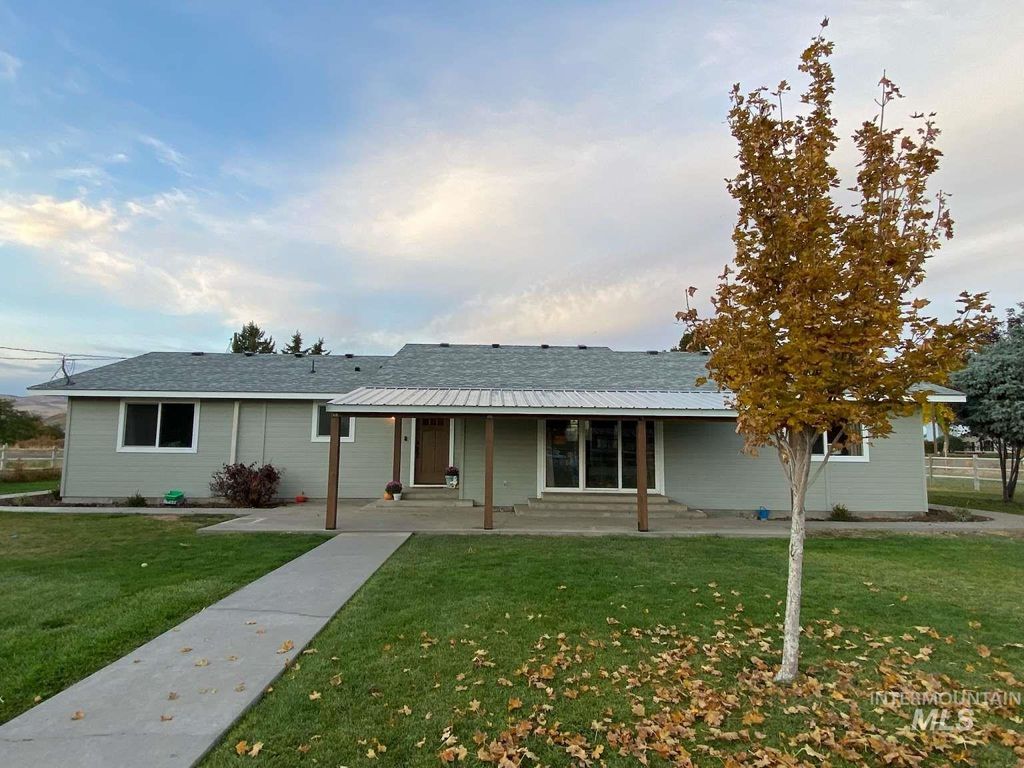 Photo of 797 Olds Ferry Rd, Weiser, ID 83672 (MLS # 98968465)