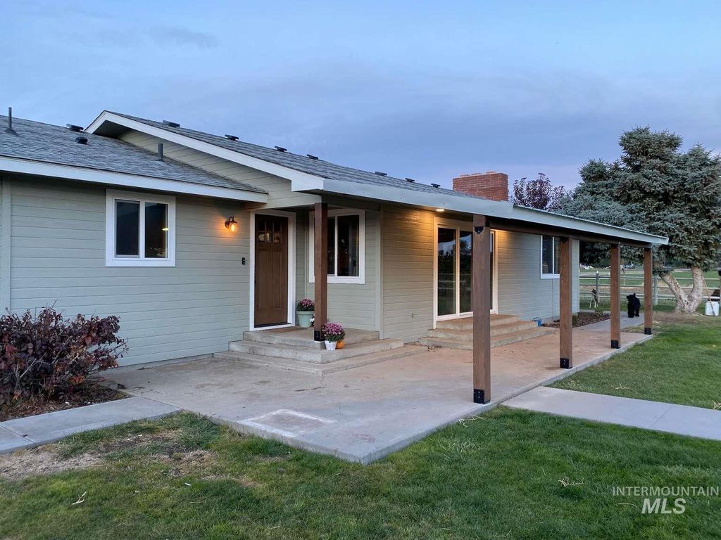 Photo of 797 Olds Ferry Rd, Weiser, ID 83672 (MLS # 98968465)