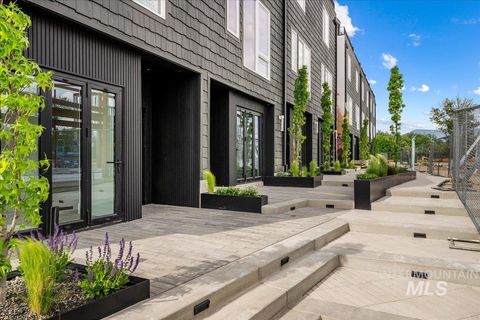 Photo of 311 E Palapa Lane, Garden City, ID 83714 (MLS # 98982704)