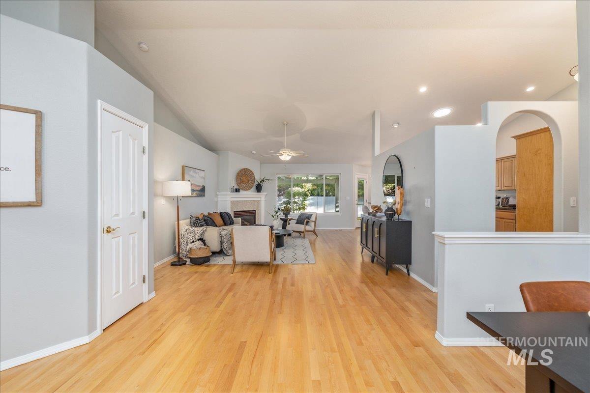 1492 W Kenai Ct