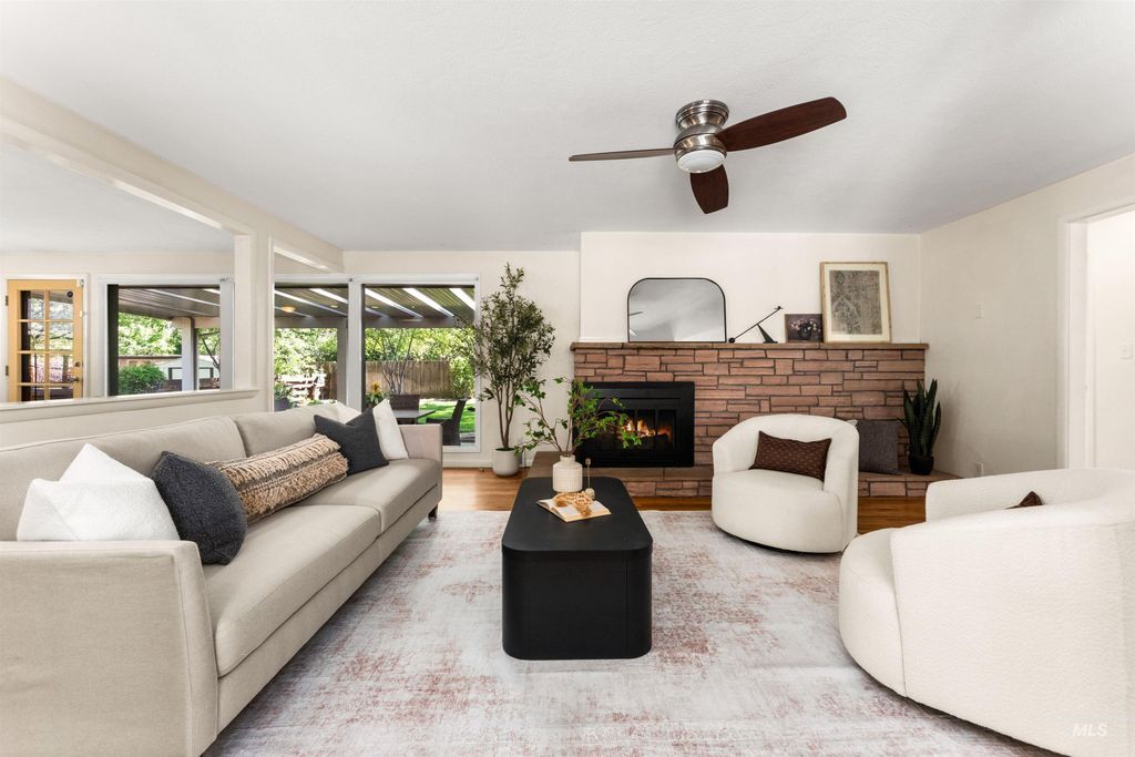 Photo of 1916 N Larch St, Boise, ID 83706 (MLS # 98983893)