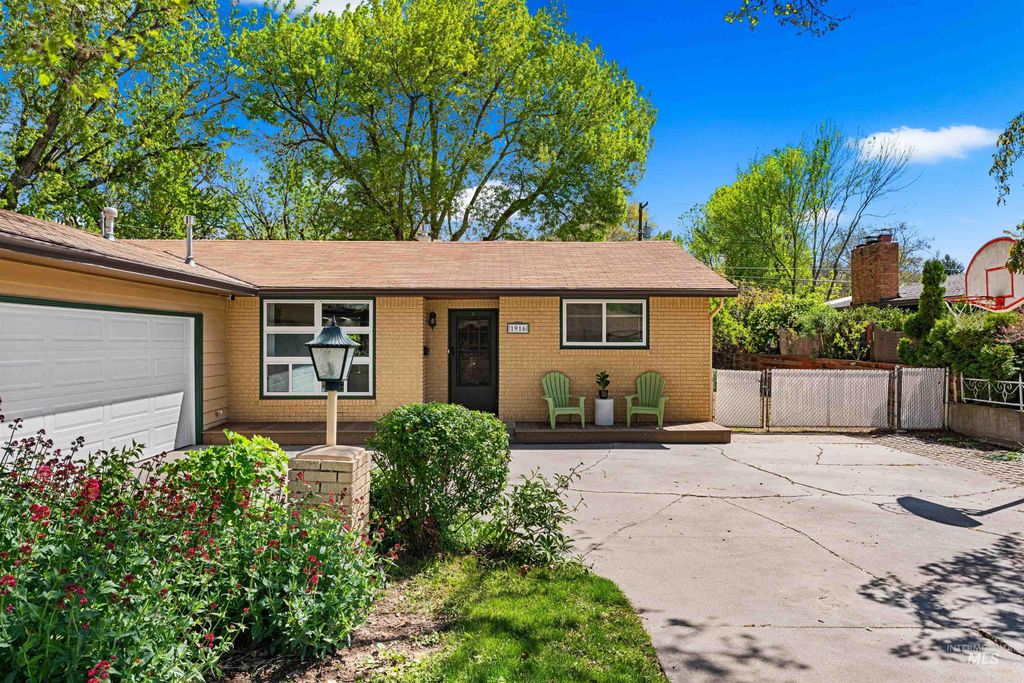 Photo of 1916 N Larch St, Boise, ID 83706 (MLS # 98983893)