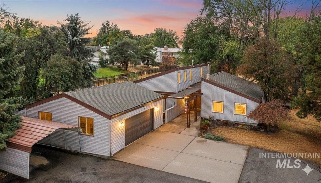 Photo of 4045 S Maple Grove Rd, Boise, ID 83709 (MLS # 98963926)