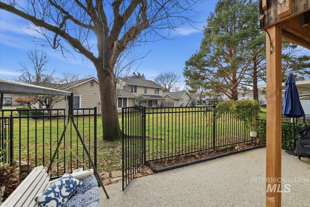 View of yard with a residential view