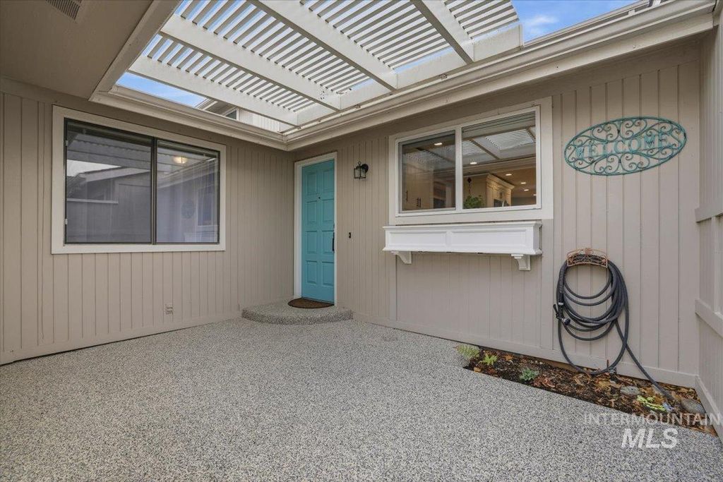 Photo of 251 W Arrowrock Lane, Boise, ID 83706 (MLS # 98970887)