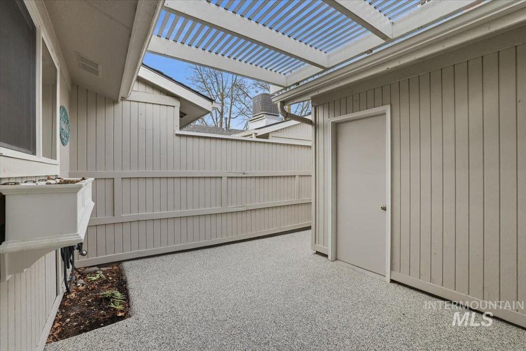 Photo of 251 W Arrowrock Lane, Boise, ID 83706 (MLS # 98970887)