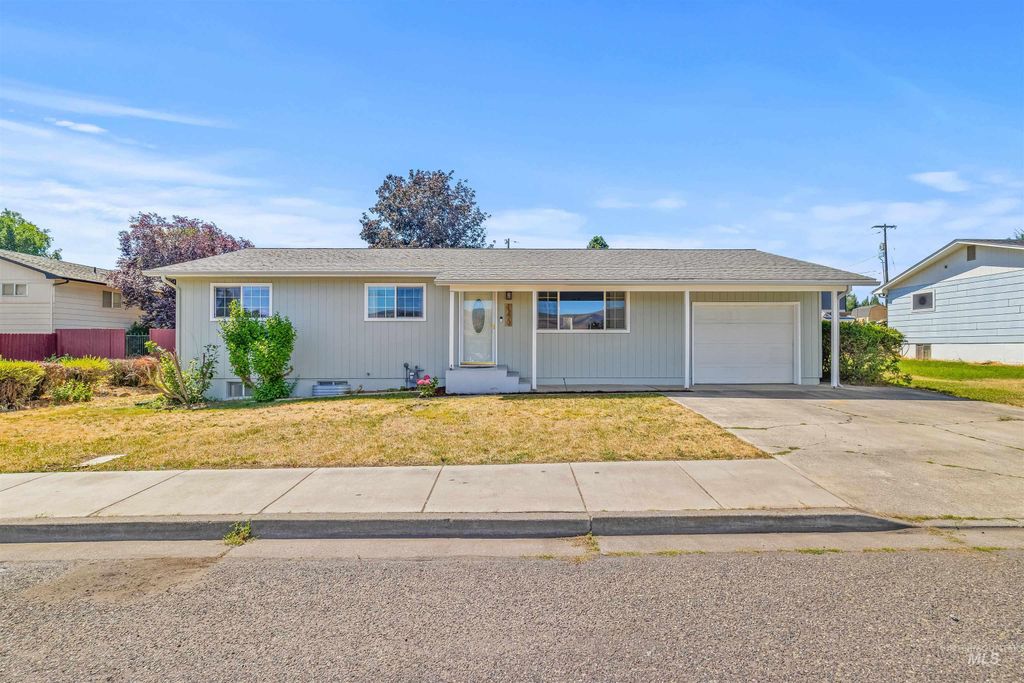 Photo of 1220 18th Avenue, Lewiston, ID 83501 (MLS # 98976564)