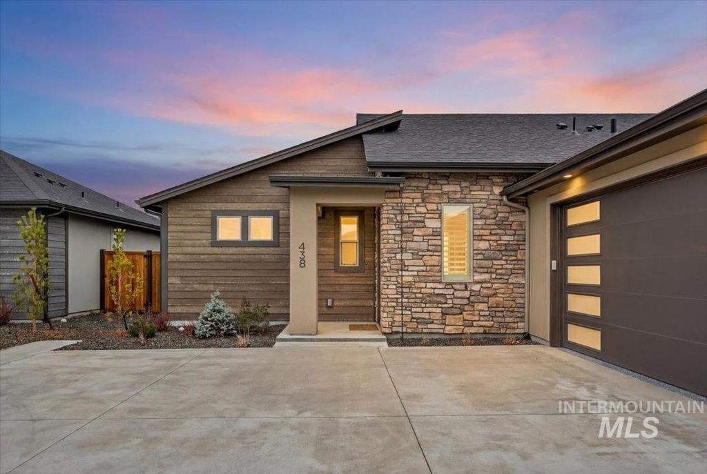 Photo of 438 S Big Star Ln, Eagle, ID 83616 (MLS # 98976001)