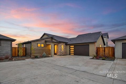 Photo of 438 S Big Star Ln, Eagle, ID 83616 (MLS # 98976001)