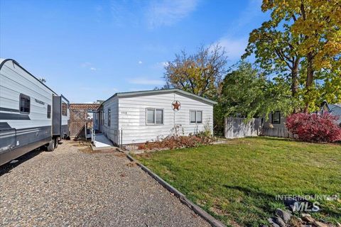 Photo of 1810 E Sherman Ave, Nampa, ID 83686 (MLS # 98966087)