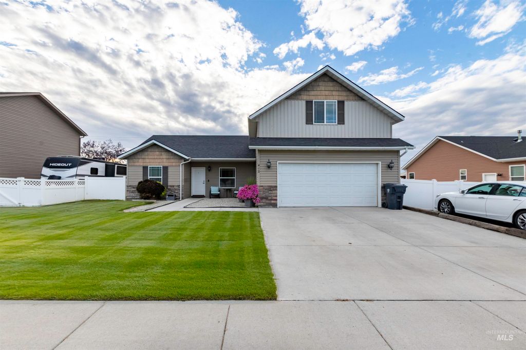 Photo of 410 Cayuse Creek Dr, Kimberly, ID 83341 (MLS # 98963833)