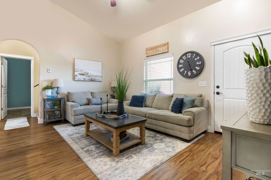 Photo of 410 Cayuse Creek Dr, Kimberly, ID 83341 (MLS # 98963833)