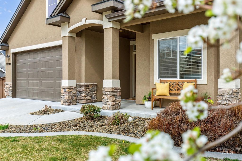 Photo of 10144 W Achillea St, Star, ID 83669 (MLS # 98978589)