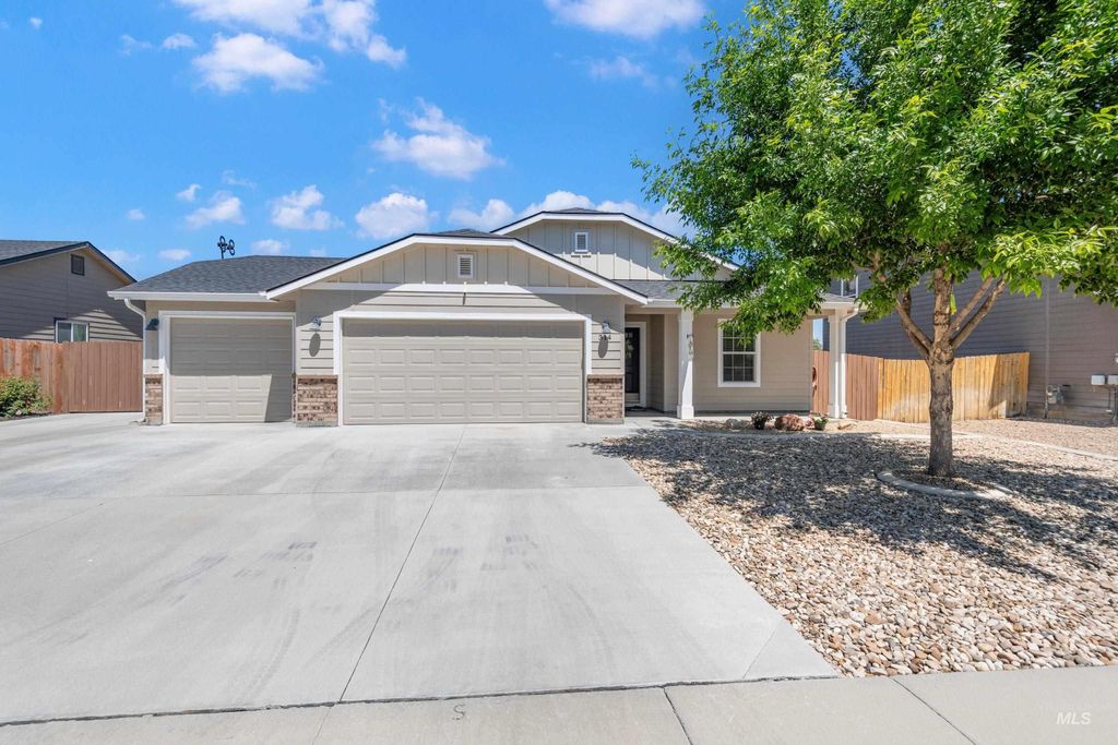 Photo of 314 Felton Street, Caldwell, ID 83605 (MLS # 98987715)