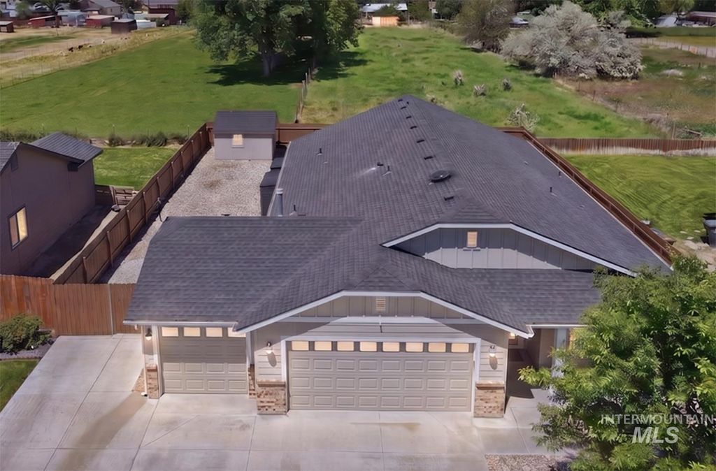 Photo of 314 Felton Street, Caldwell, ID 83605 (MLS # 98987715)