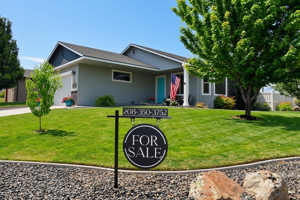 Photo of 2110 E Ridgeview Avenue, Payette, ID 83661 (MLS # 98995559)