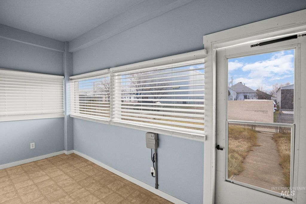 Photo of 332 W 4th Ave, Twin Falls, ID 83301 (MLS # 98969796)