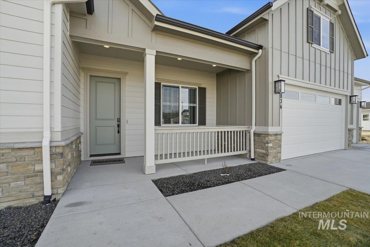 834 N Falling Water Way