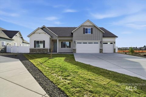 Photo of 834 N Falling Water Way, Eagle, ID 83616 (MLS # 98974015)