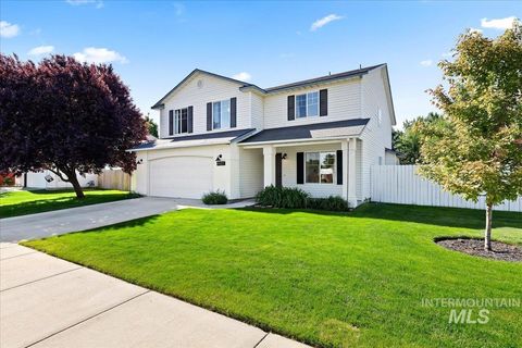Photo of 4687 W Blue Creek Ct, Meridian, ID 83642 (MLS # 98986483)