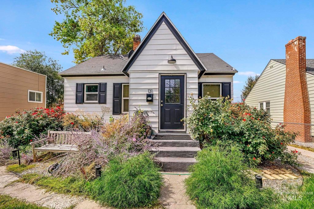 Photo of 131 Taylor St, Twin Falls, ID 83301 (MLS # 98960038)