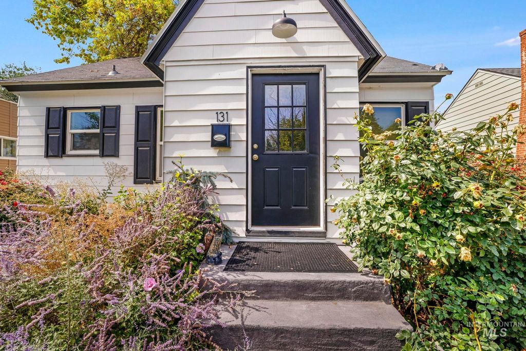 Photo of 131 Taylor St, Twin Falls, ID 83301 (MLS # 98960038)