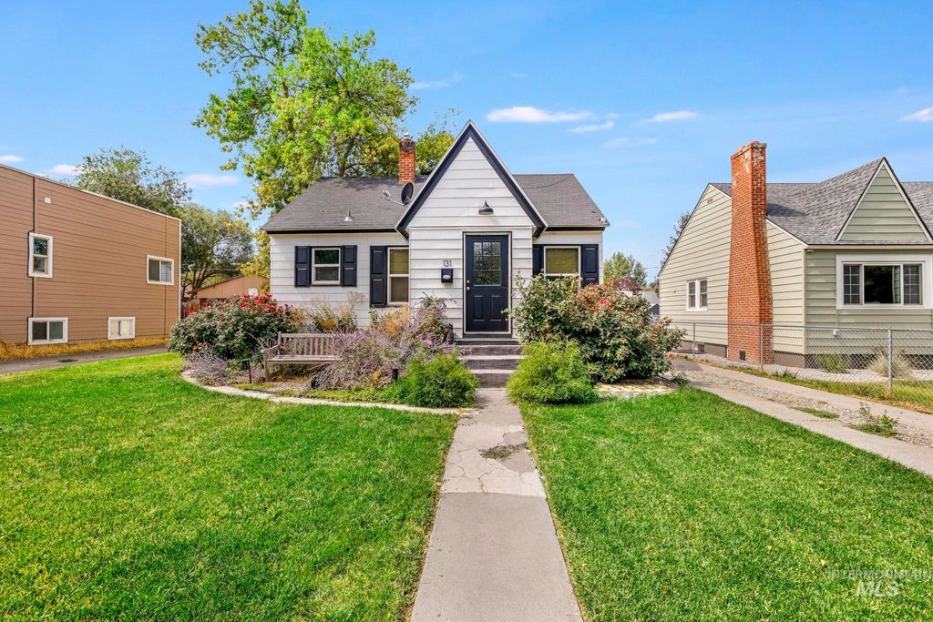 Photo of 131 Taylor St, Twin Falls, ID 83301 (MLS # 98960038)