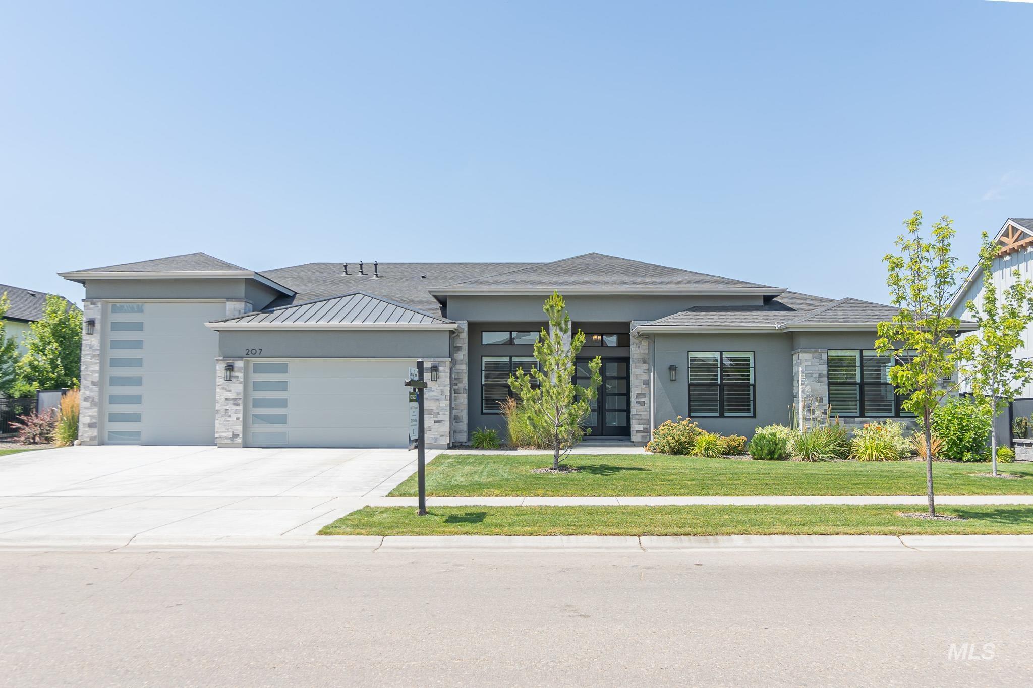 207 S Eagles Roost Way