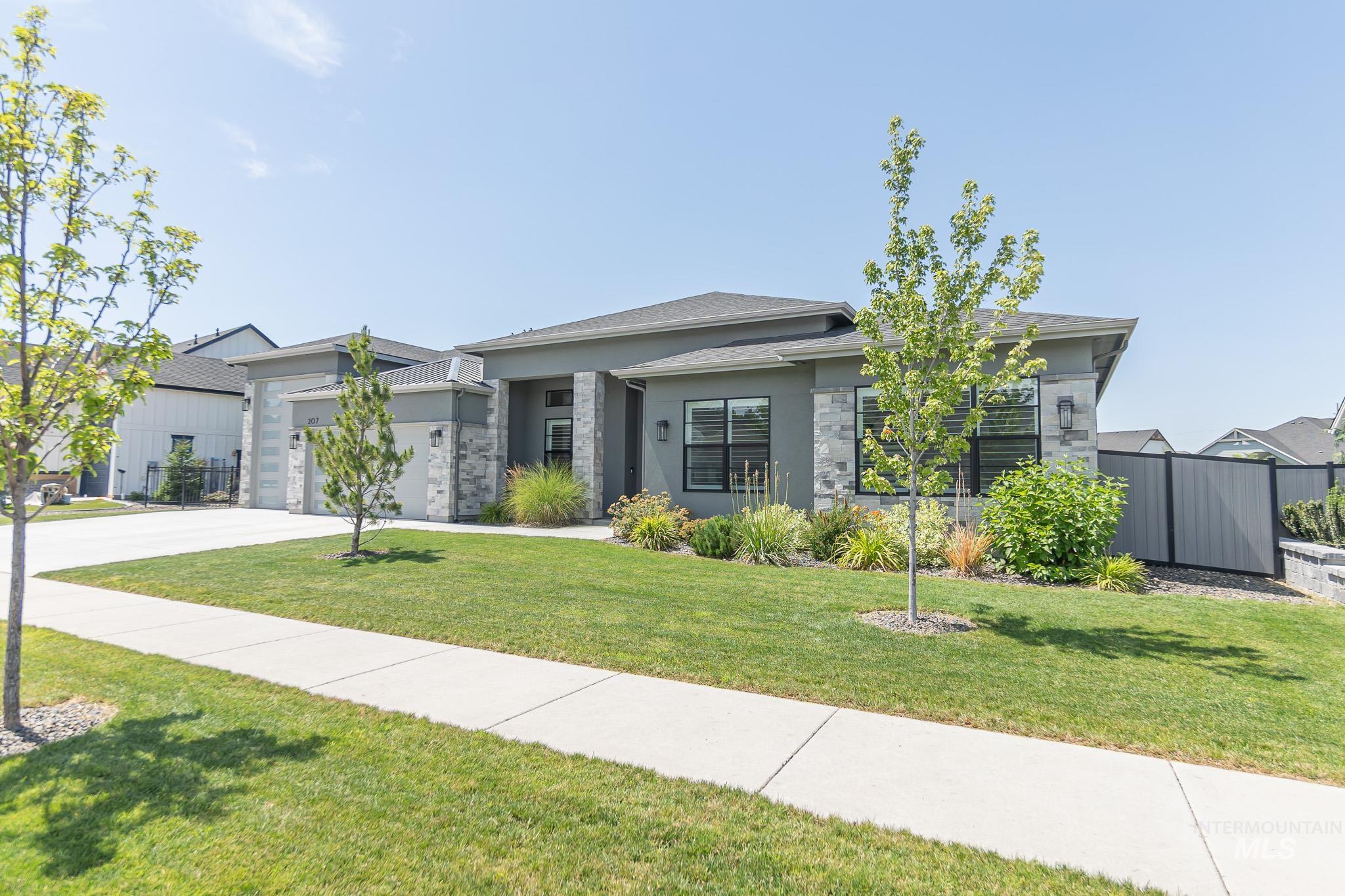 207 S Eagles Roost Way